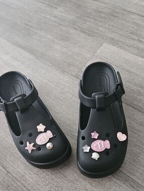 CROCS Mary Jane Black with Pink Sea Charms